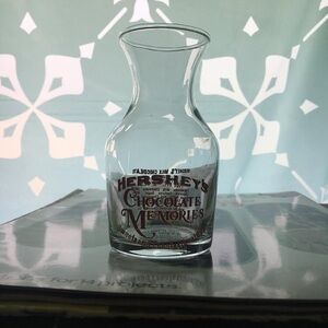 H E T S H E Y S chocolate memories small vase